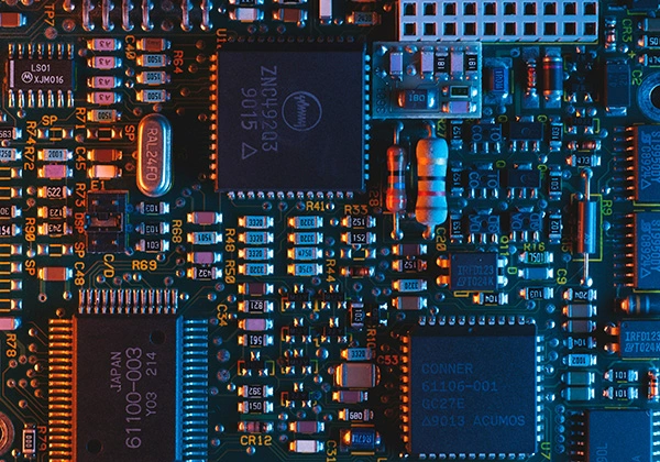 Fijaciones para equipos electrónicos