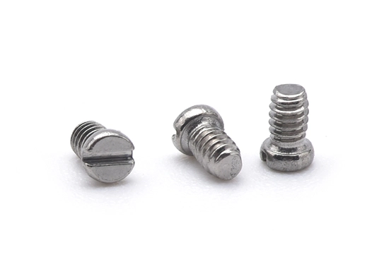 tornillo pequeño Phillips para electrónica