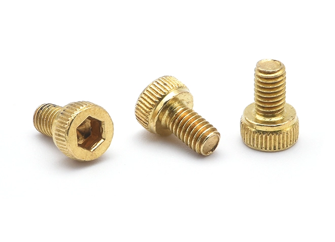 Tornillo de latón con cabeza cilíndrica y hexágono interior