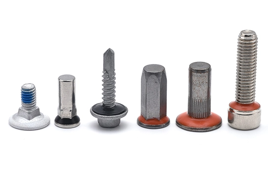 Tornillos y remaches impermeables