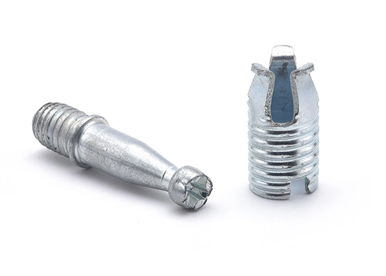 Conector simple de montaje y desmontaje de muebles