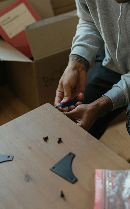 Fijaciones para fabricación de muebles